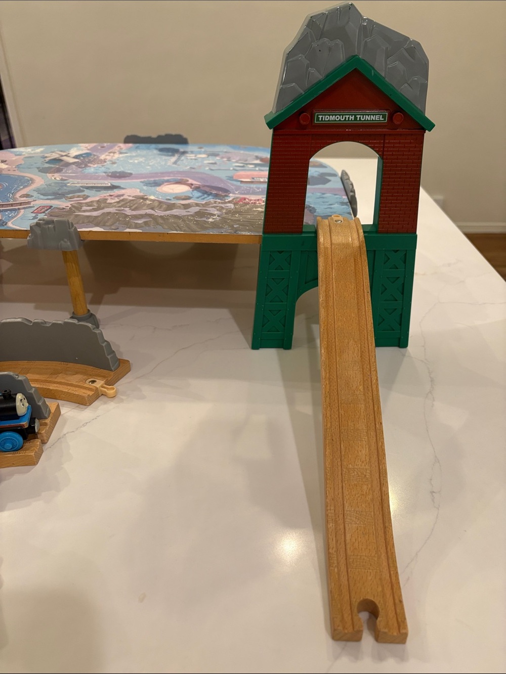 Thomas & Friends Wooden Railway Mountaintop Supply Run Set - Picture 11 of 16